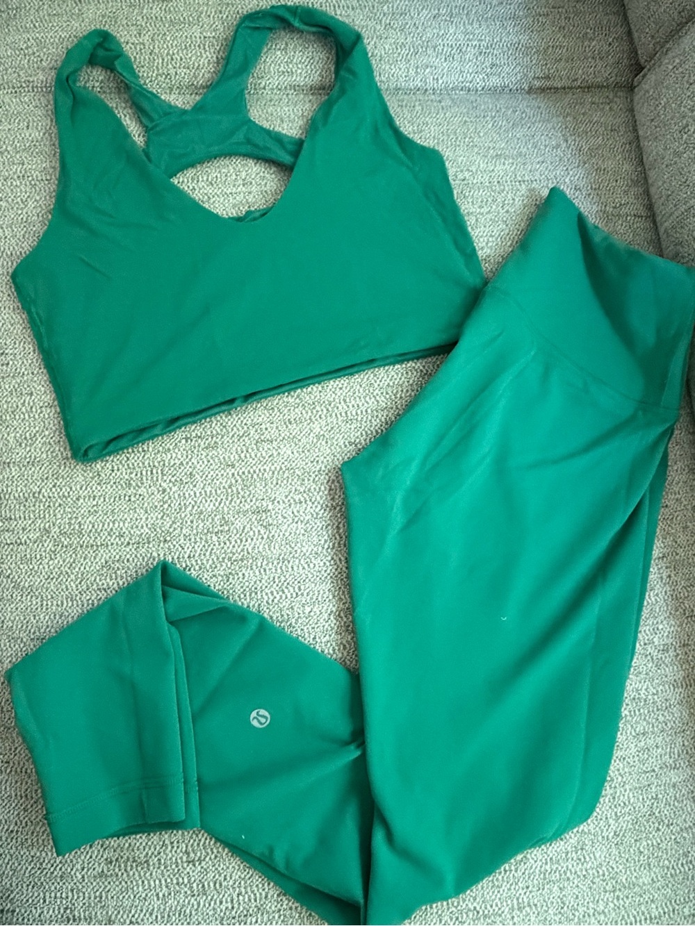 Green Lululemon Active Set - Sports Bra & Leggings - Picture 1 of 4